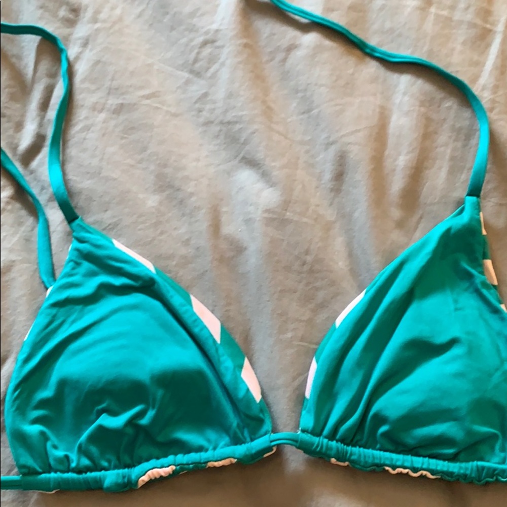 Reversible bikini top